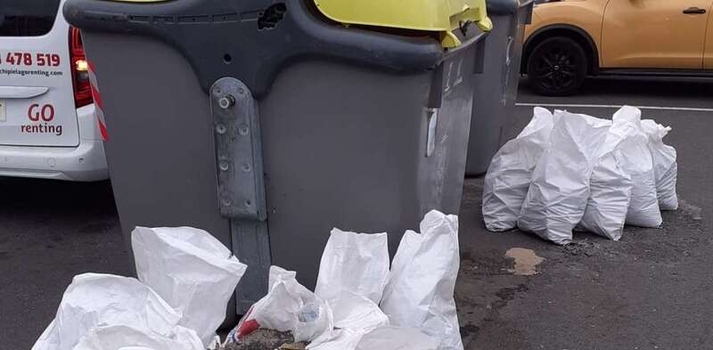 Vertido incontrolado de escombros en una calle de Telde/TA.